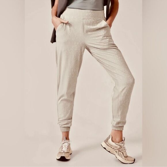 Athleta Pants - Athleta Brooklyn Textured Jogger in Cream Size 18